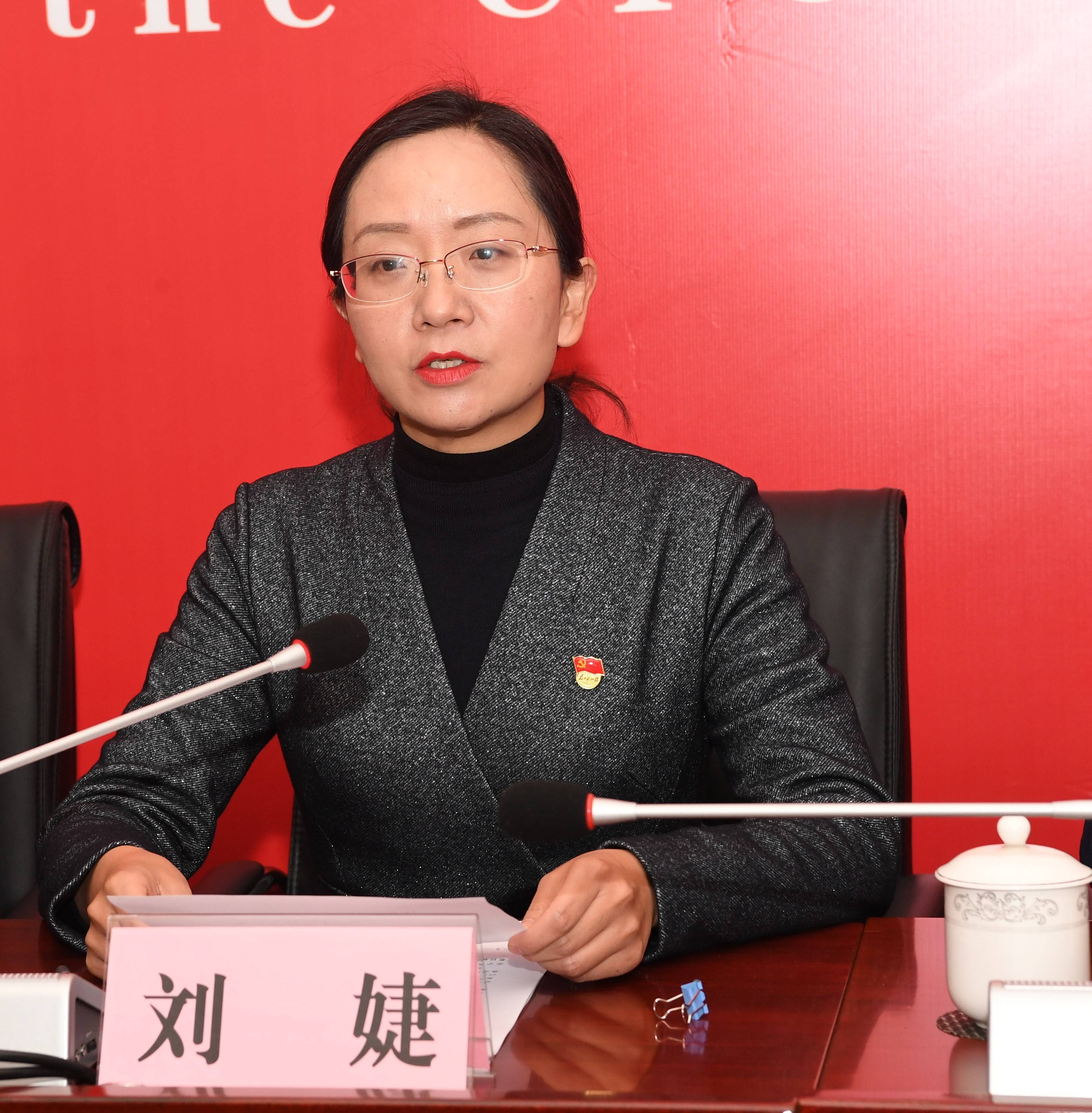 会上,中共安宁市委常委,市委宣传部部长 刘婕 解读了宁市委六届十二次