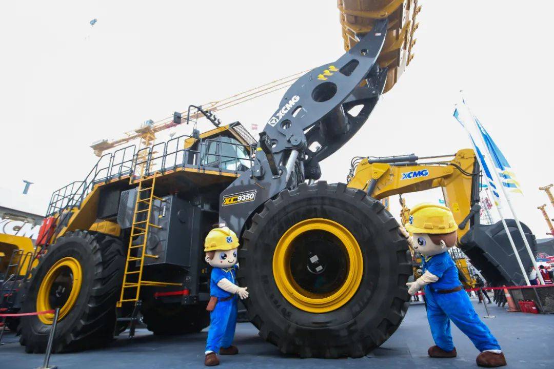 xc9350超大吨位装载机国内首发,稳居全球行业第三位2徐工铲运创新市场