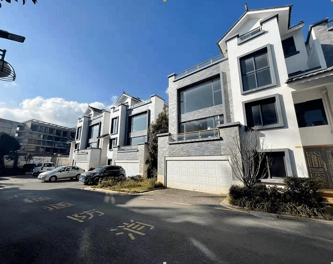 【拍卖公告】大理海云居七套别墅及剑川金水年华三套铺面公开拍卖啦!