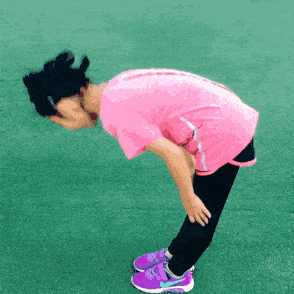 身体直立,直膝,然后屈体,双臂移动俯卧至身体平行,直膝向双臂垫步靠拢