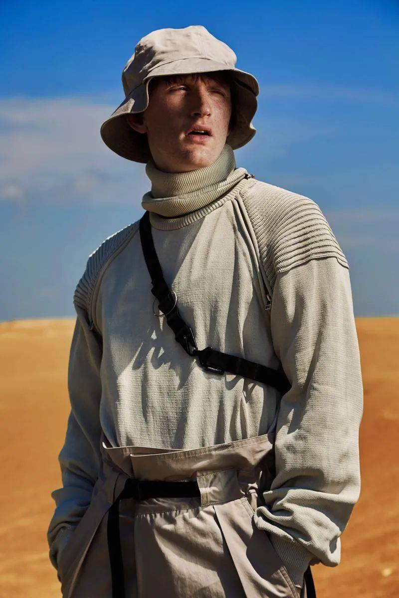 ulsum丨在热情的沙漠衣服里的确需要一台风扇