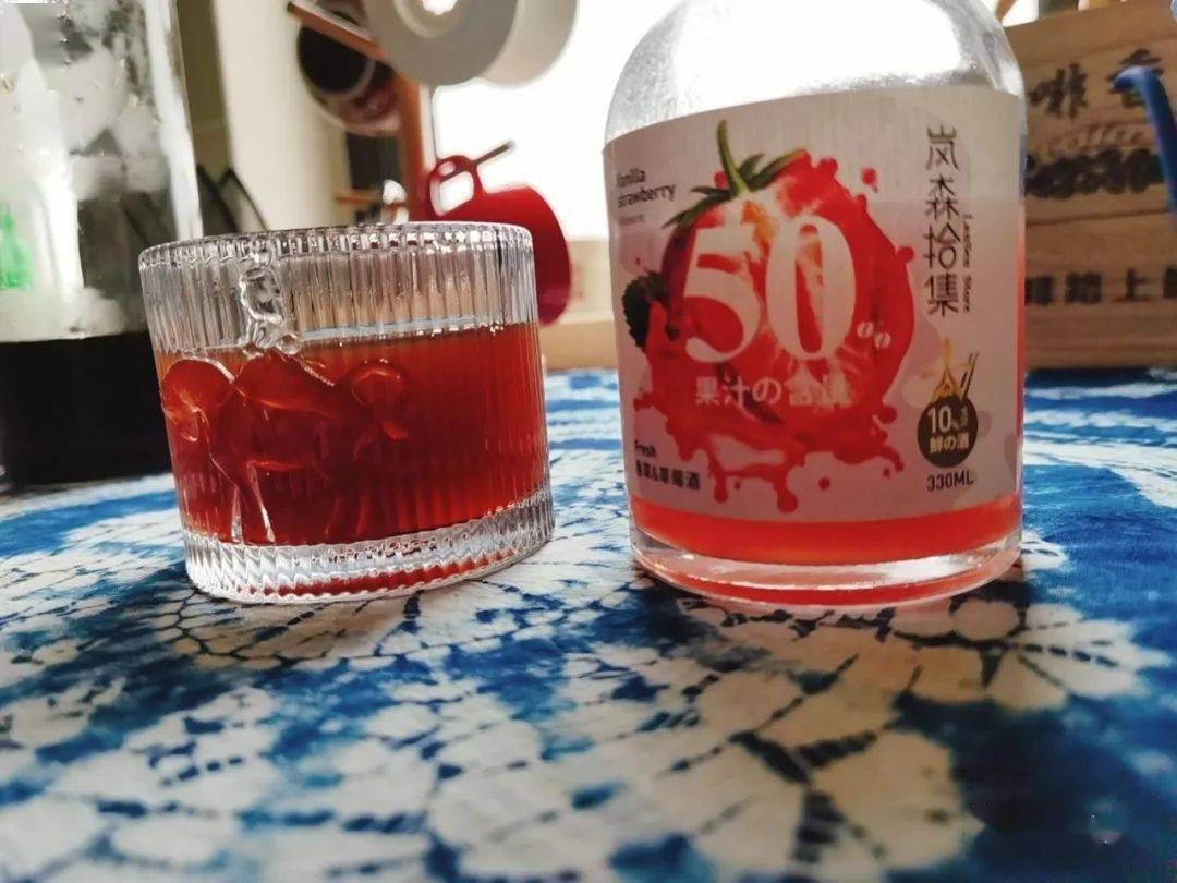 家庭自制草莓甜酒冷萃咖啡