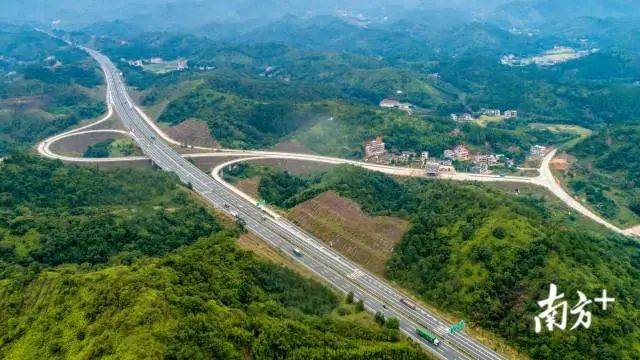 汕湛高速蓝塘路段.