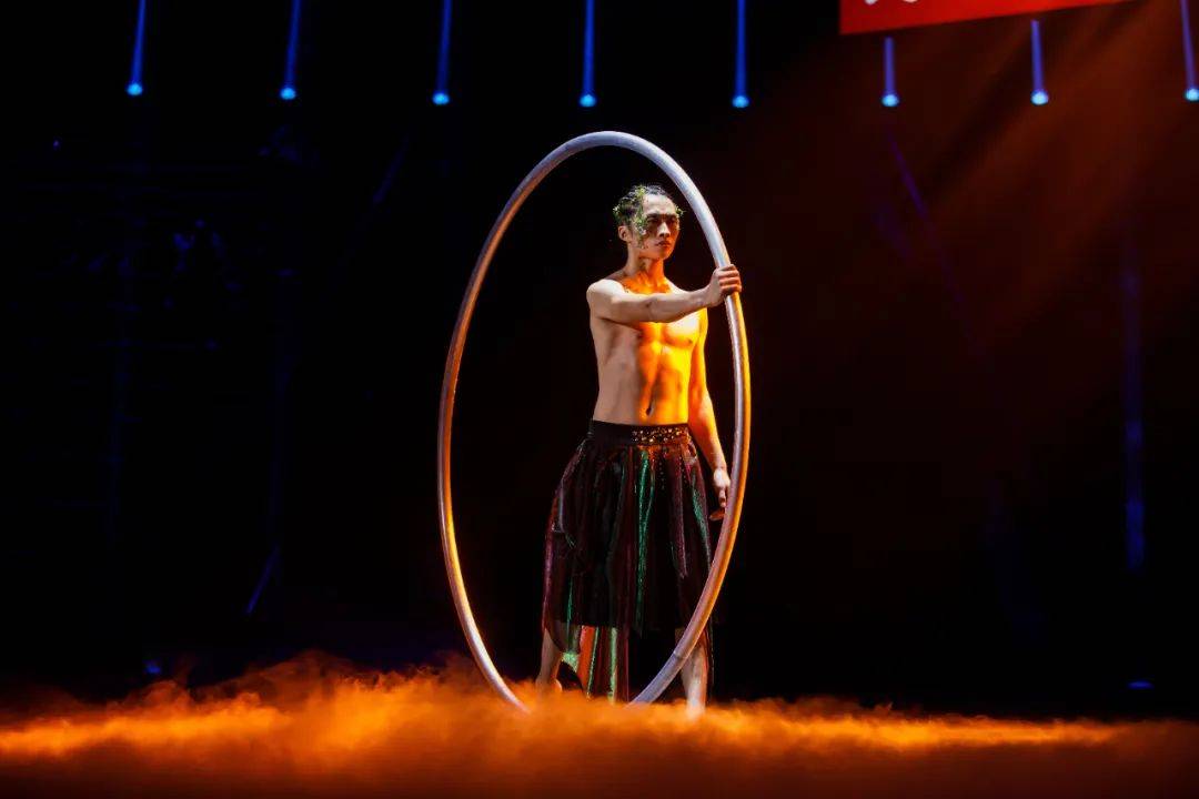 滚环小生来袭!高难度动作震撼现场_杂技