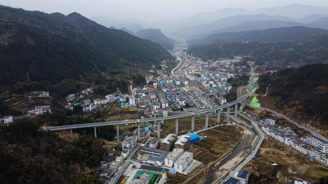 总投资2700万元,跨越来榜镇水泥路,来榜镇河道及省道s209,全长526m