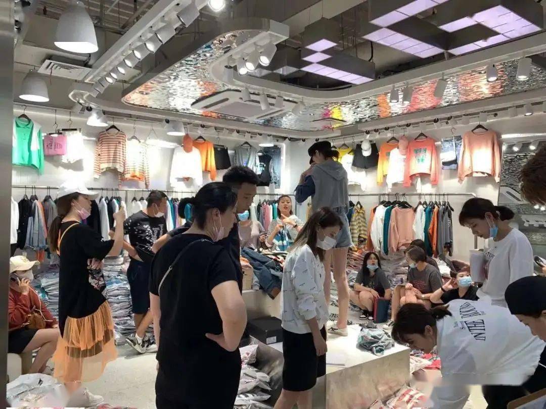 批发衣服应该怎么跟批发商打交道
