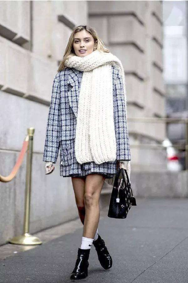 围上围巾才有冬天的样子