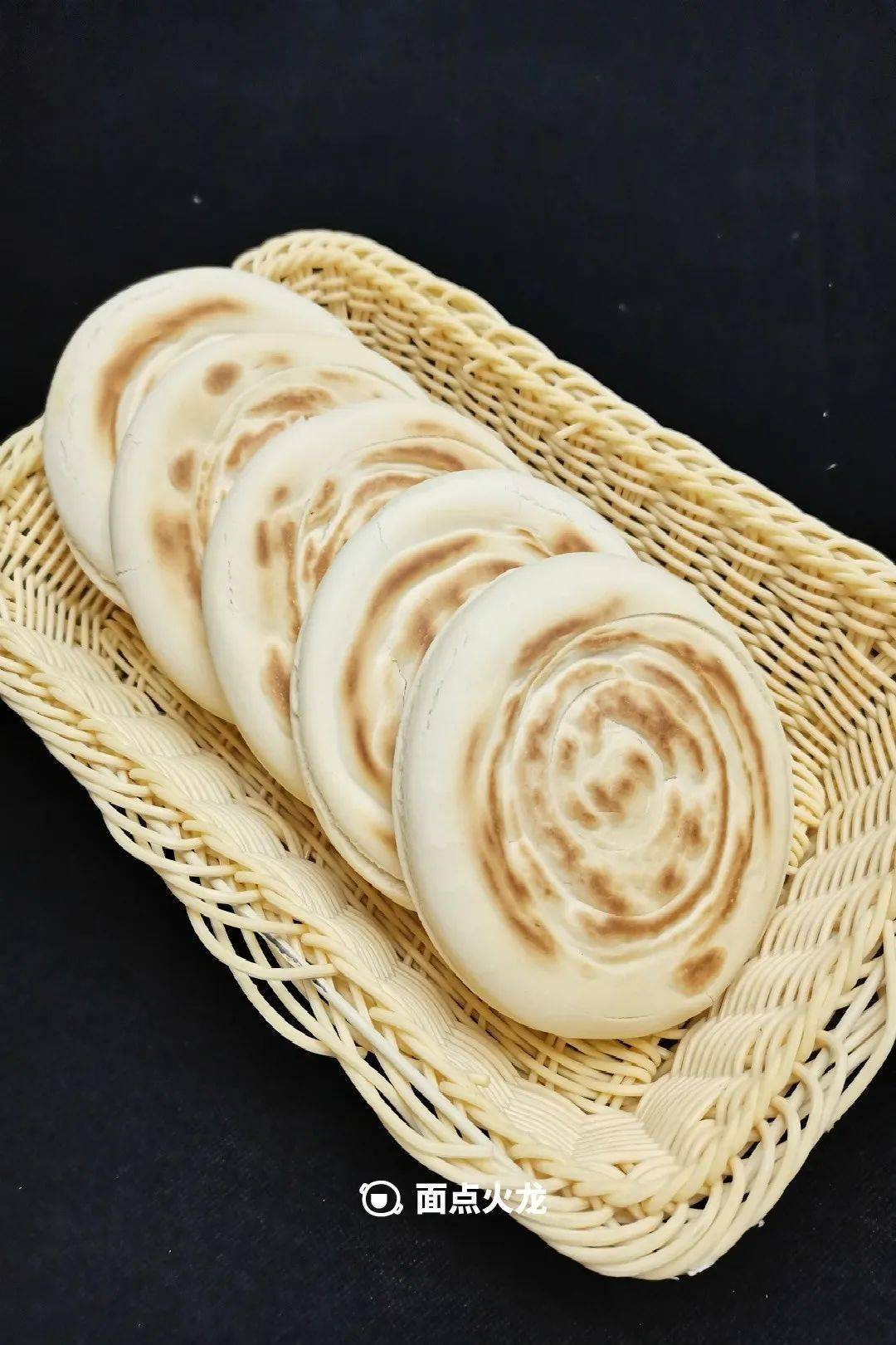 面点火龙,从事面点行业十年,精通各种早餐面食,陕西特色小吃,高级