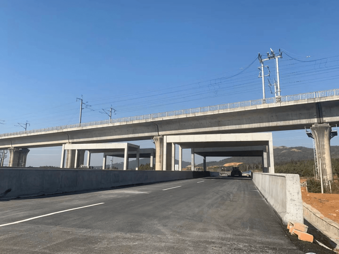 环城路项目共有5处涉铁立交桥,其中上跨铁路桥梁3处,下穿沪昆高铁桩