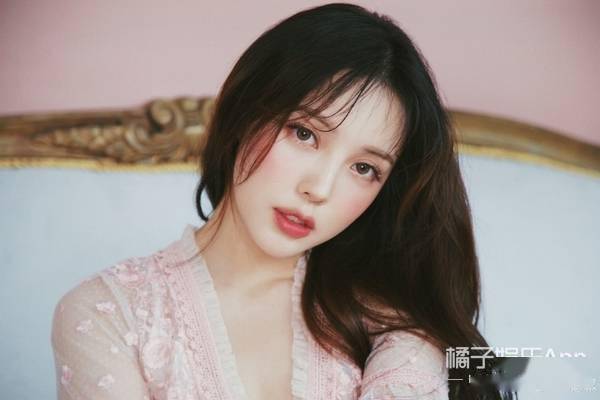 ins很火的网红 5a2afcac5f6240ca95fe6bbc2c4e4572.jpeg