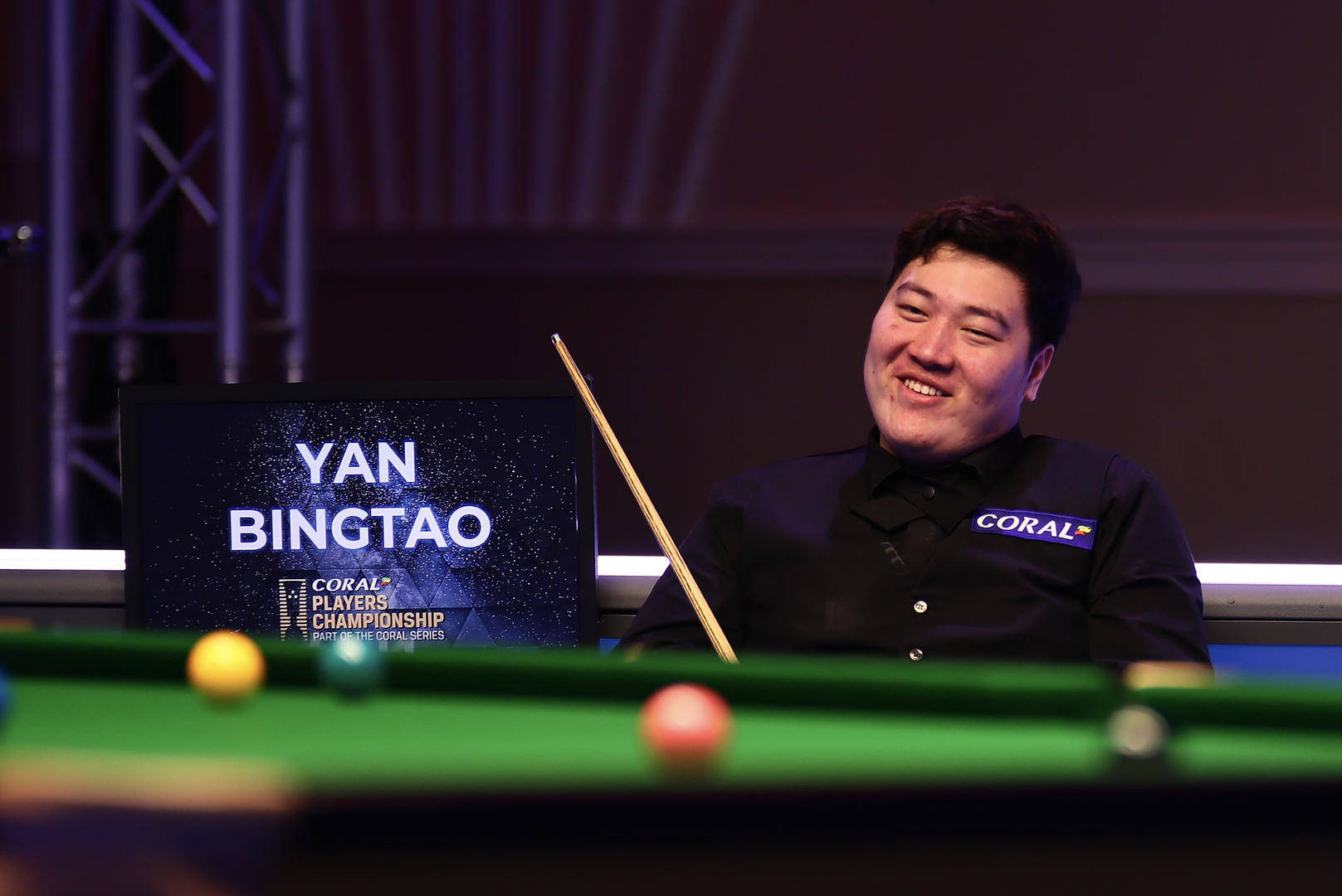 斯诺克大师赛首秀即夺冠00后中国选手颜丙涛创下多项纪录