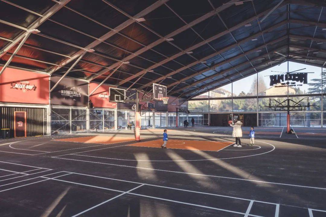 纽约洛克公园篮球场图片