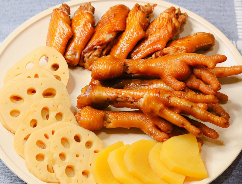 年夜饭必备卤味拼盘,教你万能卤味配方,菜肉蛋卤一锅,超入味_食材