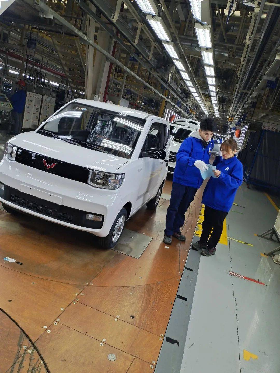 新年开新局,1月6日下午,宝骏总装b线首台e50顺利下线,标志着b线改造的