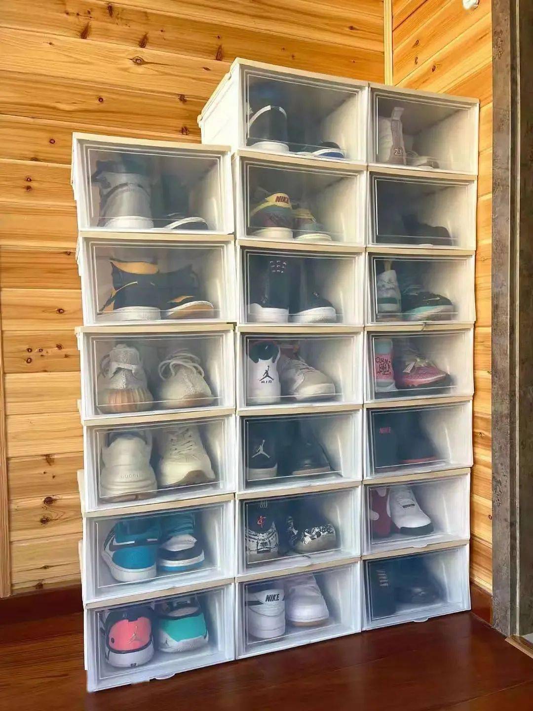 也可以是你穿着球鞋打球的照片(附上各自的球鞋故事描述!