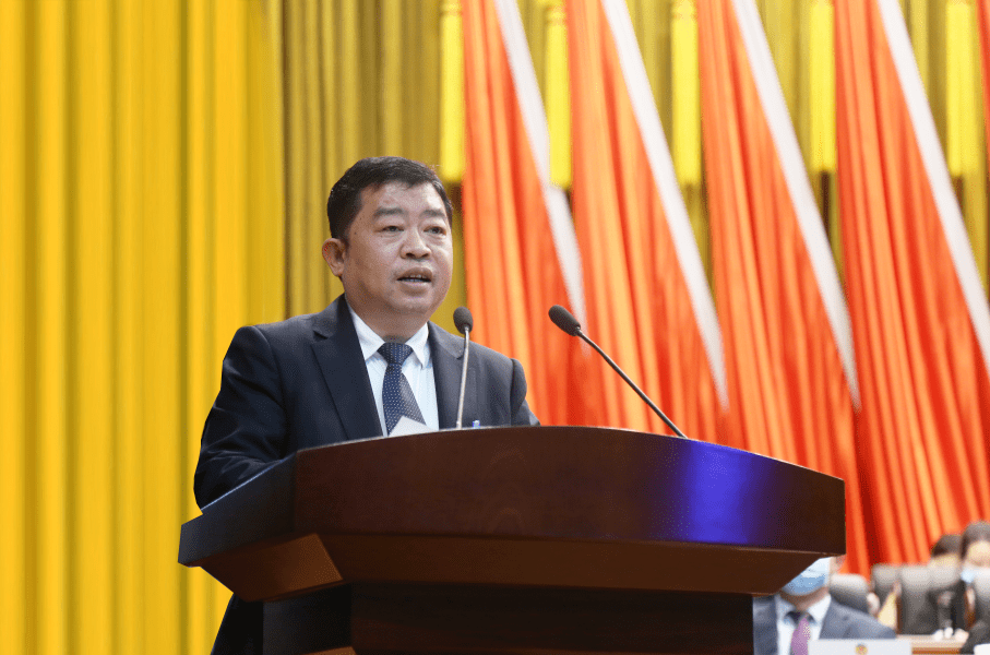 会上,吴培军宣读了《中国人民政治协商会议潜江市第八届委员会2020