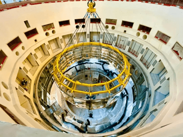 工作|中核集团牵头完成ITER杜瓦下部冷屏吊装