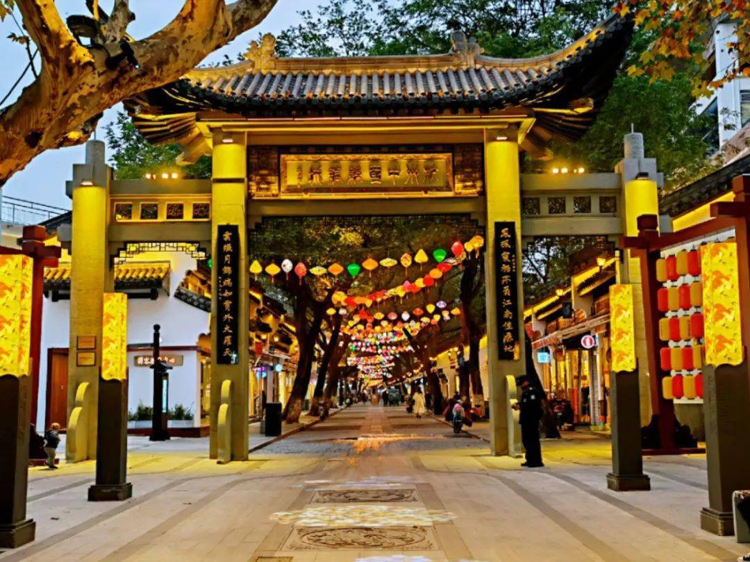 杭州中国丝绸城步行街