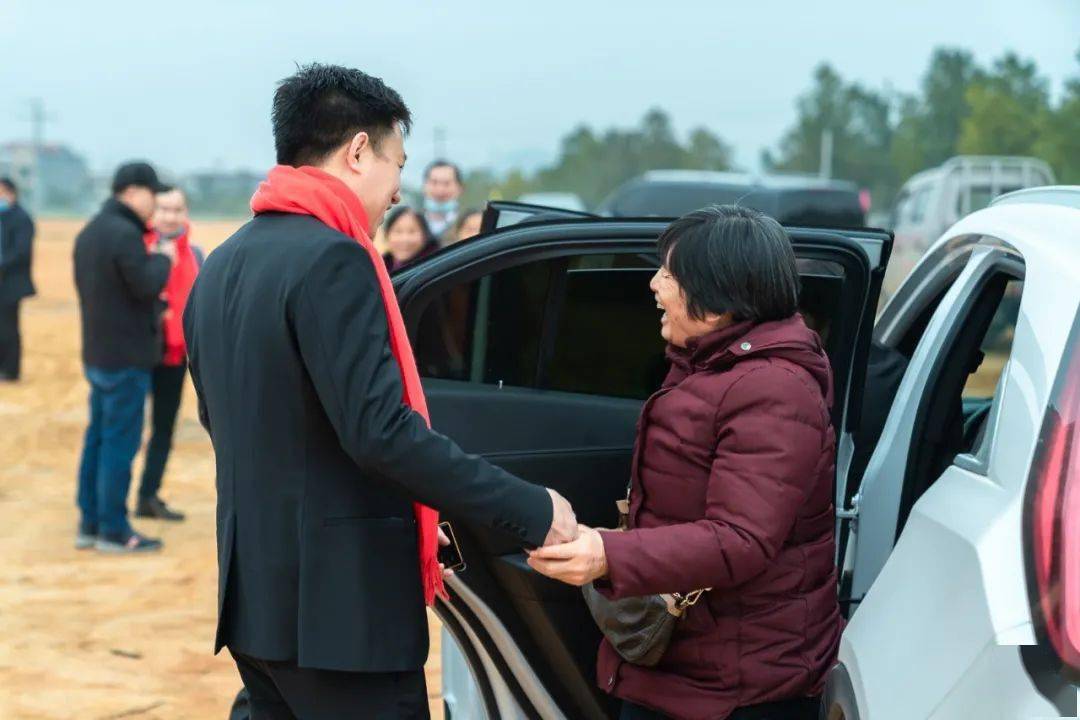 除此之外,驰普集团总经理邓勇明先生还特地邀请了自己的恩师周芳平