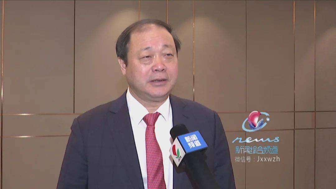 鸿翔集团董事长_运鸿集团董事长图片