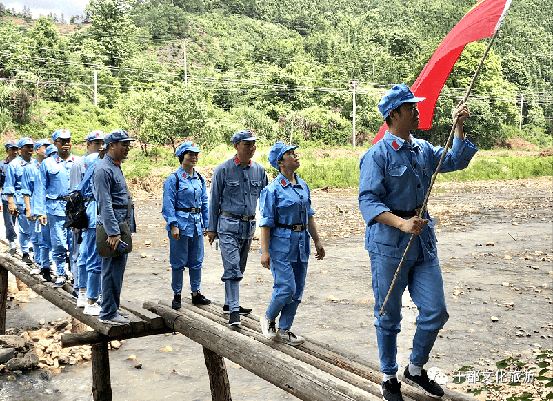 线之前,在这里秘密行军的中共中央,中革军委等直属机关以及红三军团