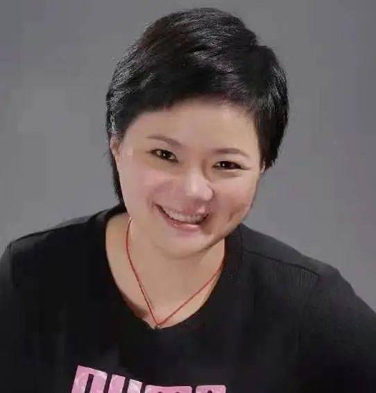 (第一排左起)长三角之声主持人 黄桢长三角之声主持人 沈蕾无锡广播