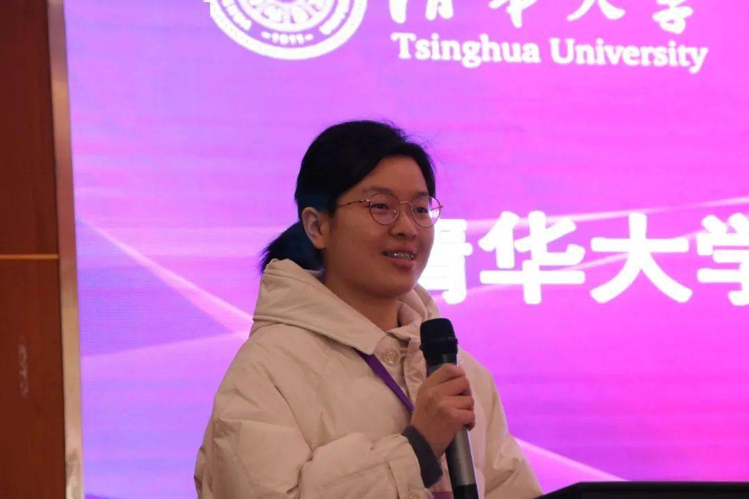 来自清华大学未央书院的程奕华,日新书院的蒙昕晰向在座高三同学分享