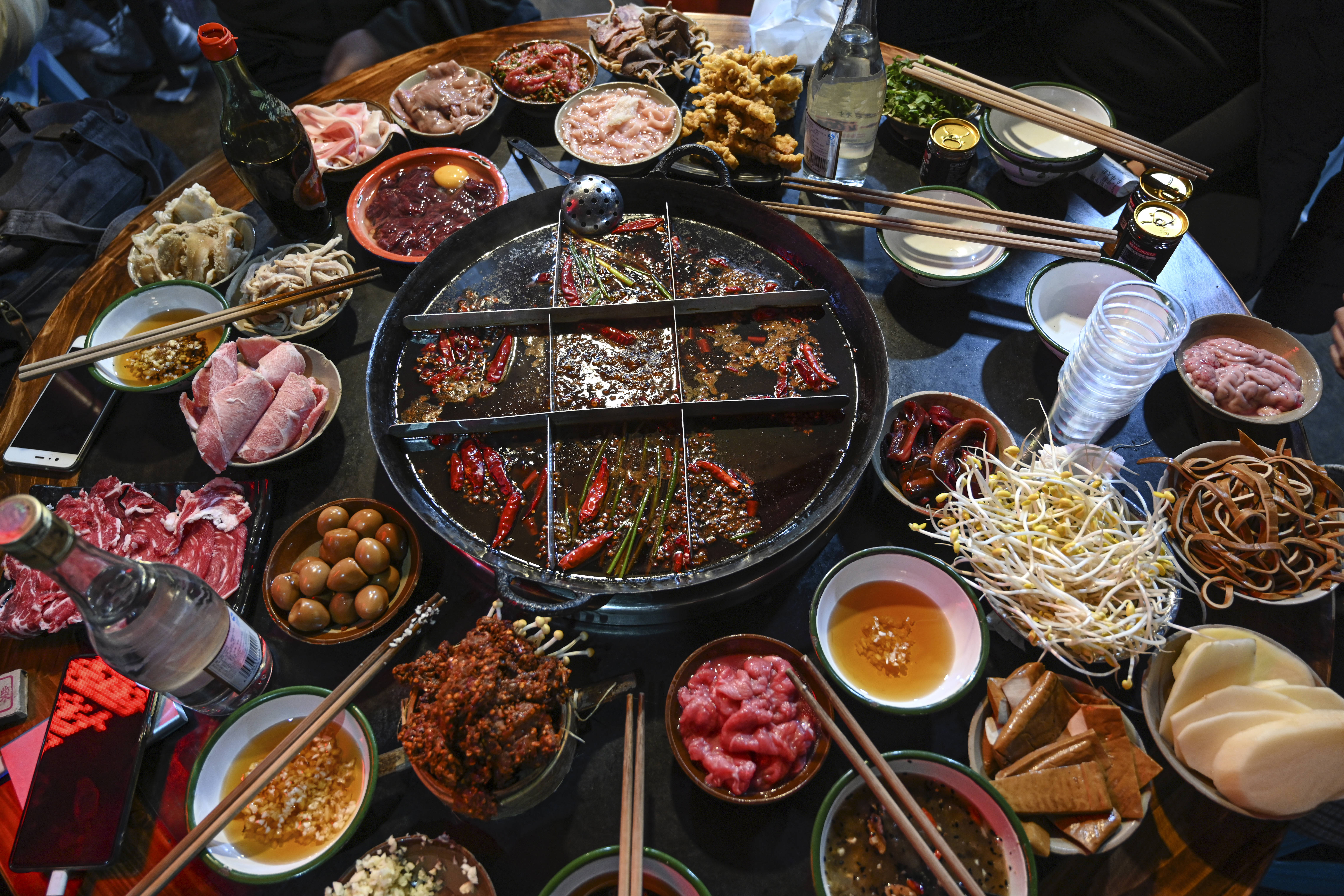 重庆：火锅、小面、江湖菜