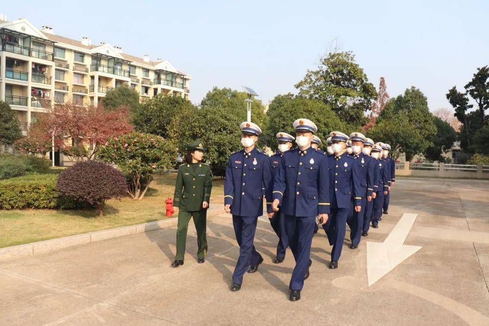 积极开展参观见学活动,组织指战员参观全国武警部队示范单位金华市