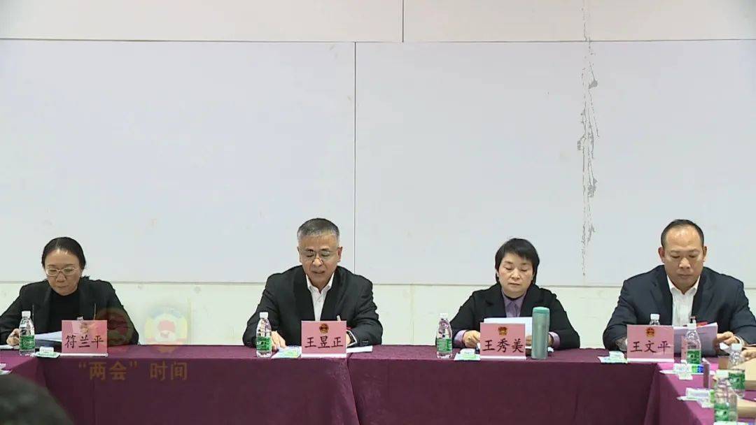 县十五届人大七次会议召开中共党员负责人会议