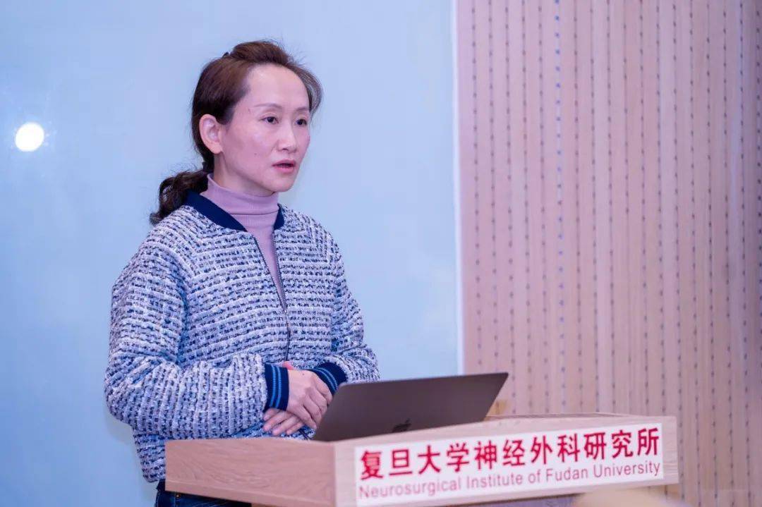 来自复旦大学生物医学工程中心的余锦华教授和复旦大学药学院李聪教授