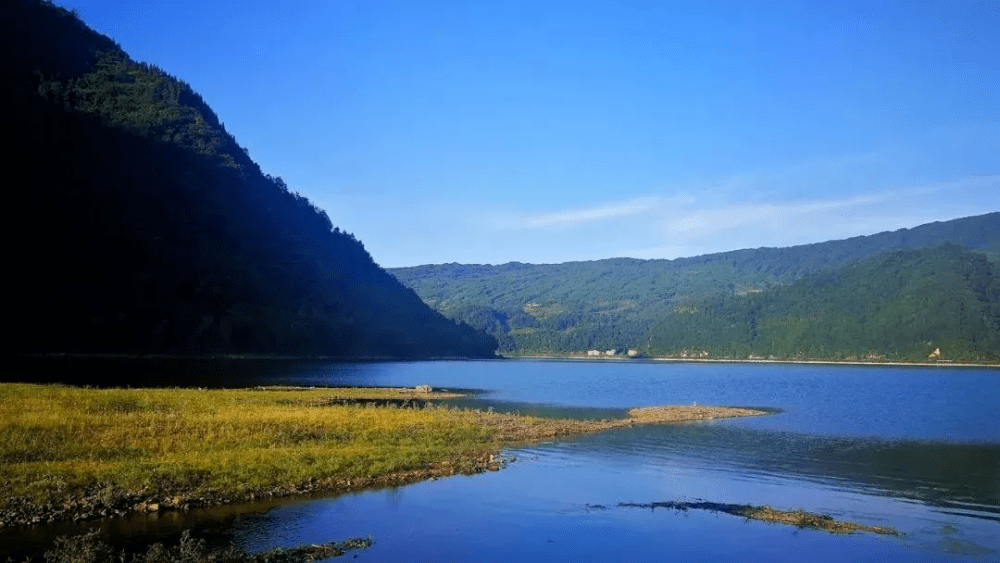 雷波县马湖风景名胜区   来源  马湖又称龙马湖,彝语称哈琅署火