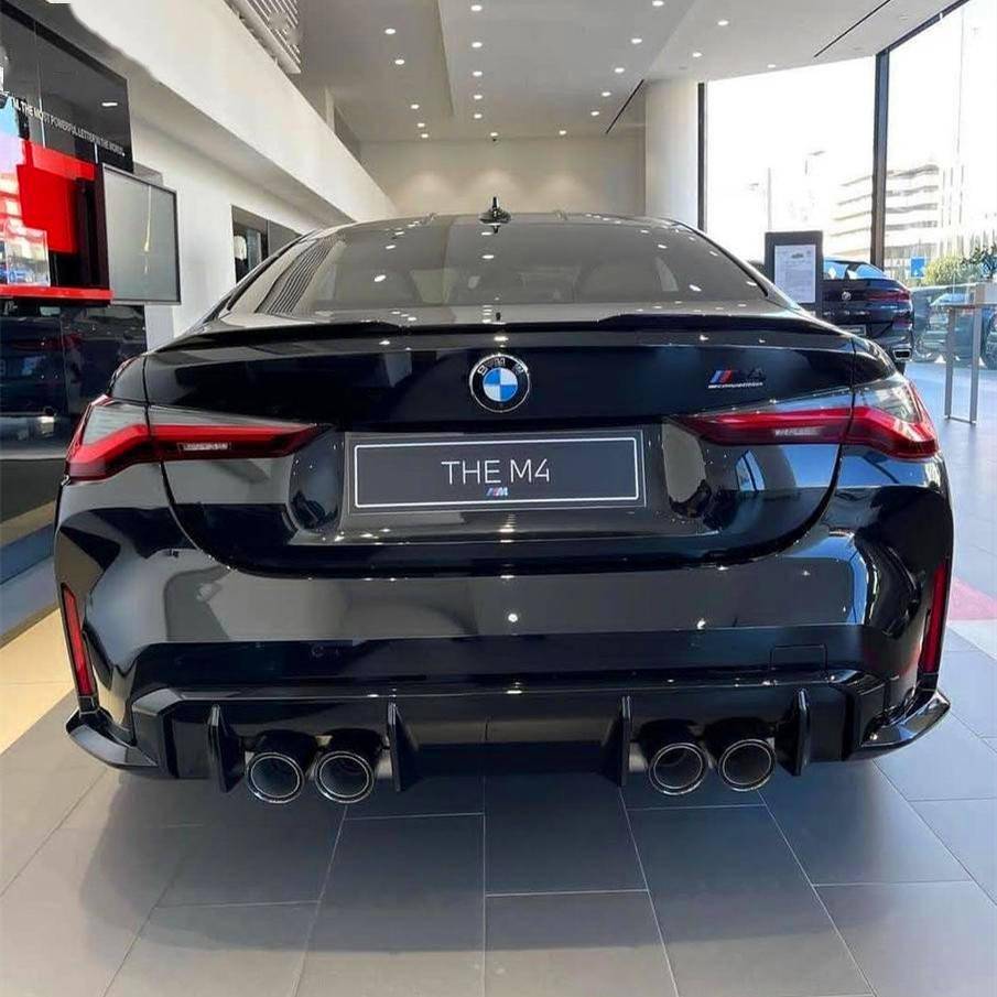 新一代宝马m4实拍难得一见的黑色外观气场太强大了