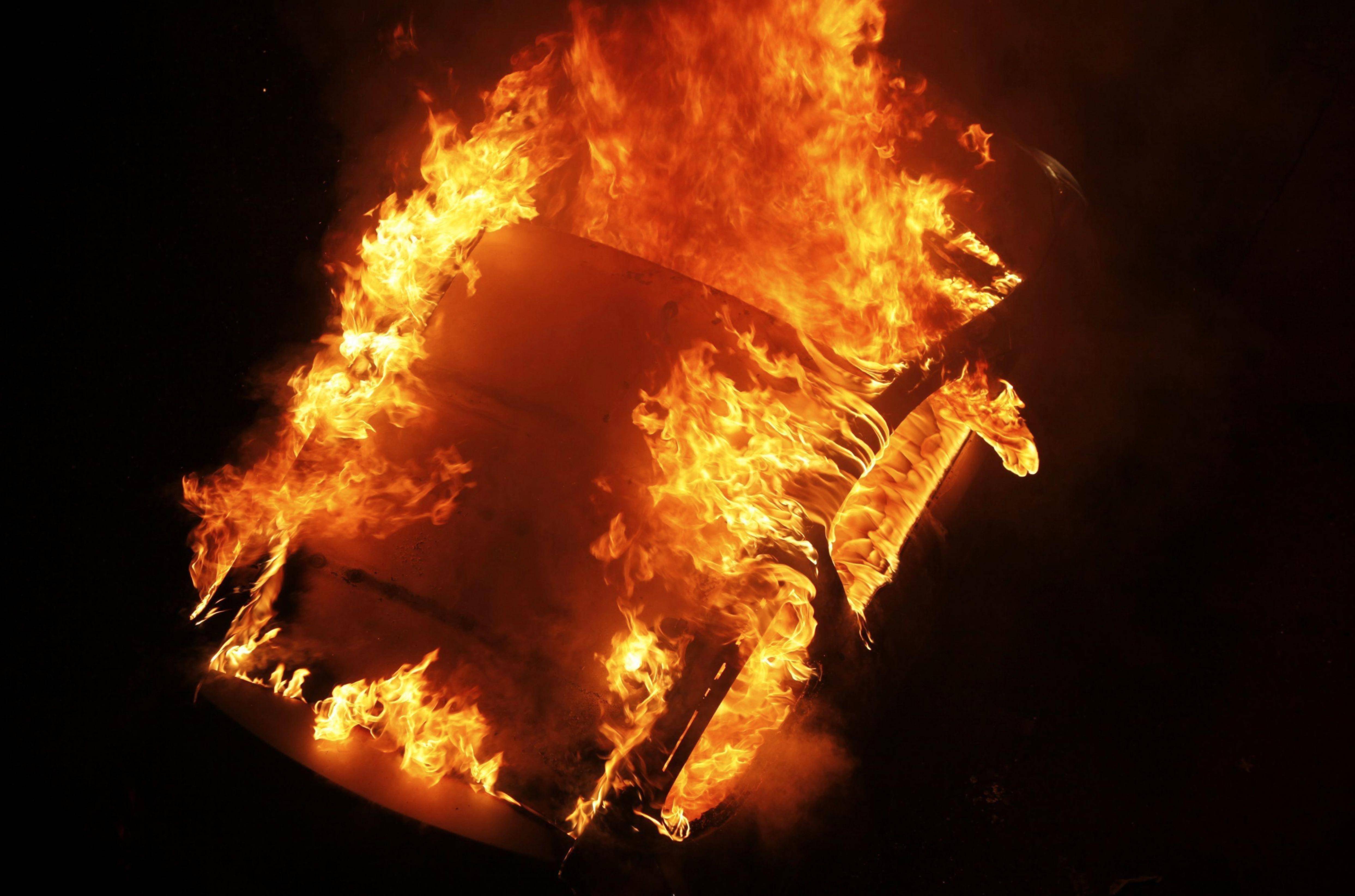 每周自燃一次,你还在幻想1000km续航吗?