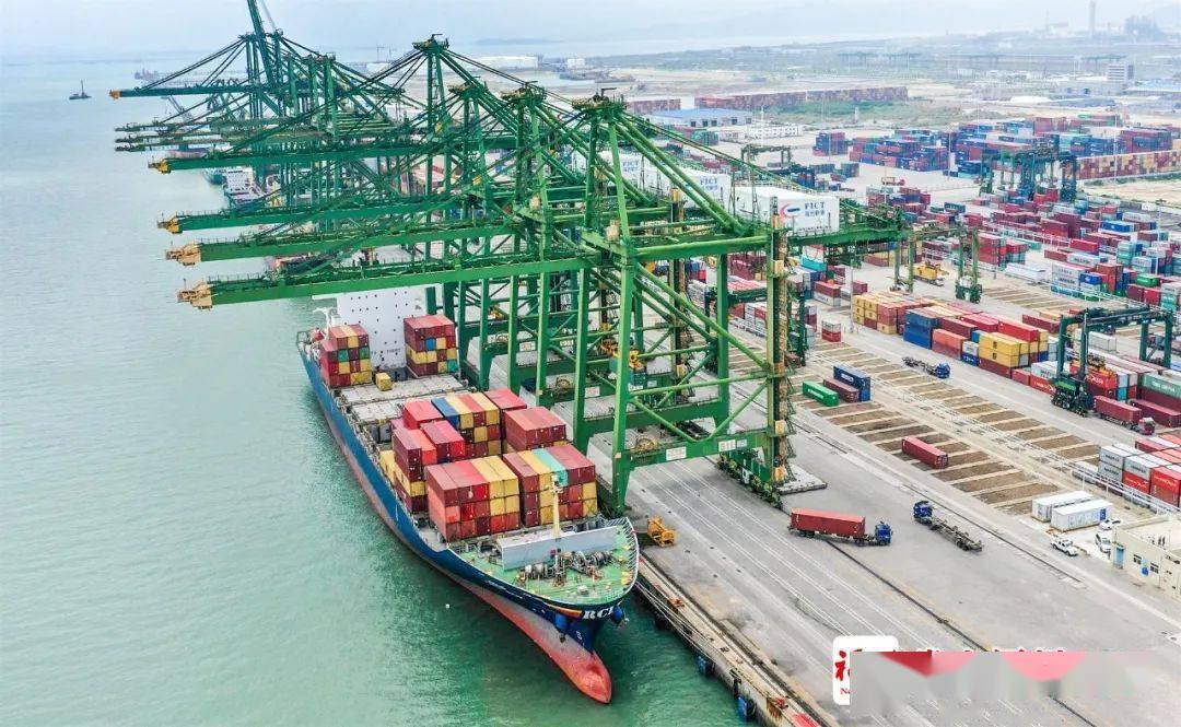 经济总量迈入 万亿俱乐部_经济总量破100万亿(2)