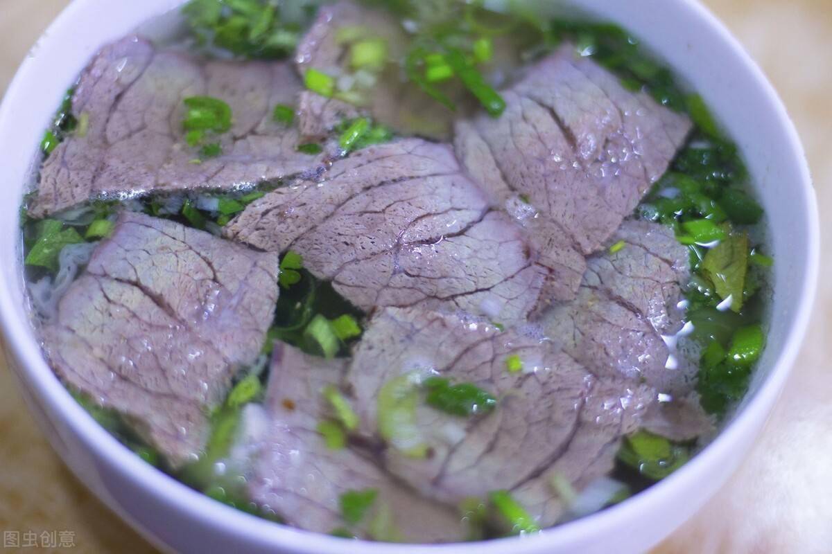 炖牛肉汤时,别再乱放调料了,牢记3个技巧,牛肉软烂,汤汁鲜美_清水