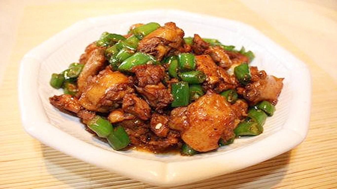 美食湖南经典湘菜青椒炒仔鸡软嫩爽口味美醇香扑面来