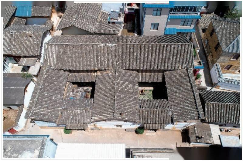 最具代表性的一颗印建筑就是位于观音山村的董氏宗祠.