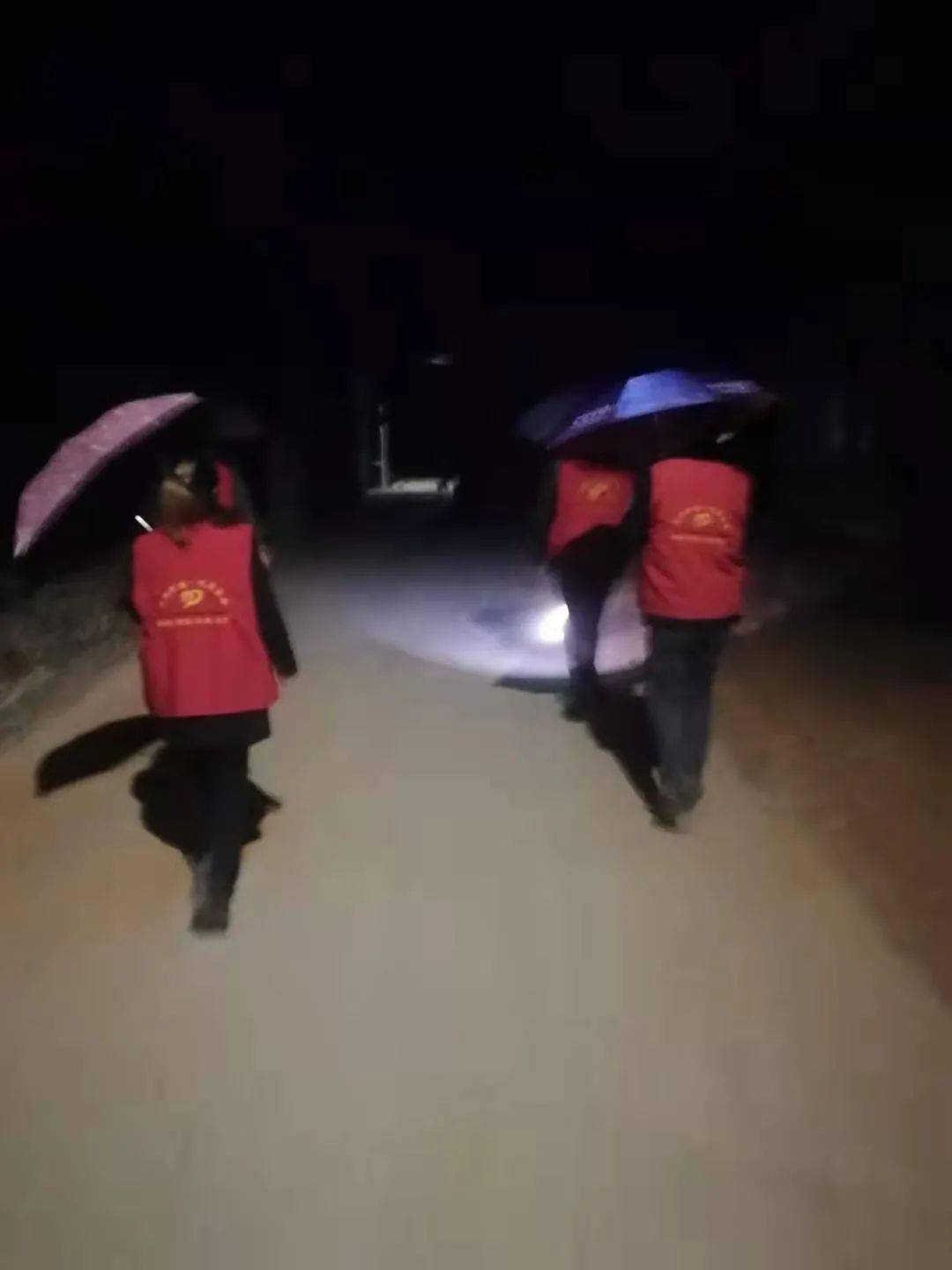 夜间巡查"不打烊",ta们竭力做好疫情防控的"守夜人"_巡逻