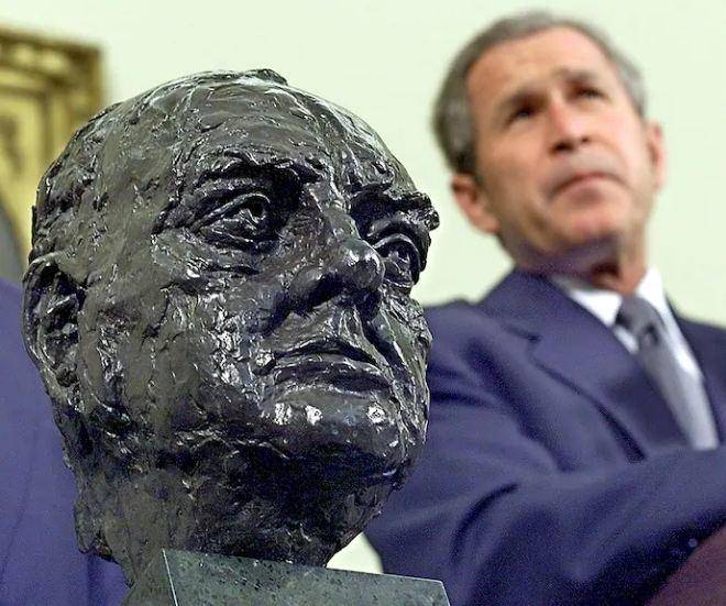 拜登移走丘吉尔像！英国媒体气炸了