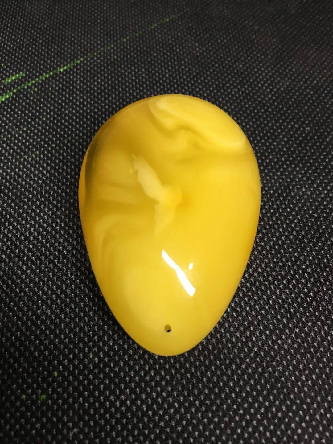 你可能买的是二代蜜蜡哦