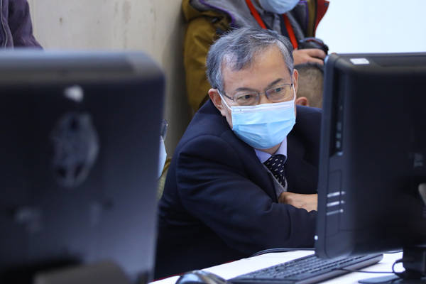 交通拥堵是个顽症,网友问张道根有何对策.