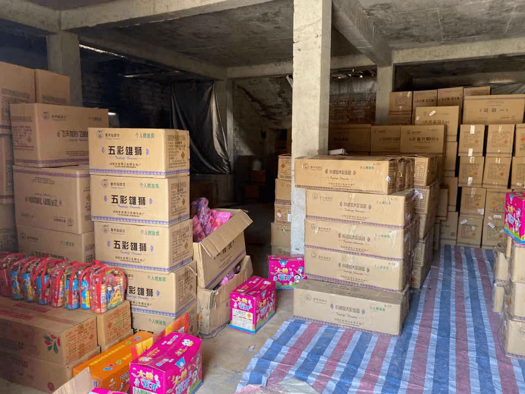 以案释法丨在烟花爆竹经营许可证载明的仓库以外储存烟花爆竹罚