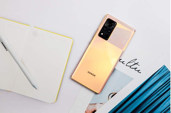 轻薄机身畅快屏幕大底相机一个不少荣耀v40动手玩