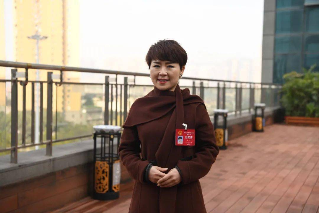 市人大代表,潼南区职业教育中心(进修校)副校长 袁利 :唐市长所作的