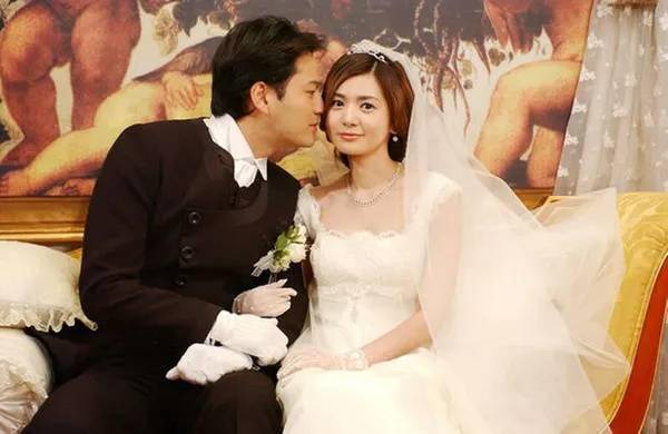 笔下的女主角往往充满了生活的智慧,比如才貌双全的复仇女神殷雅俐瑛