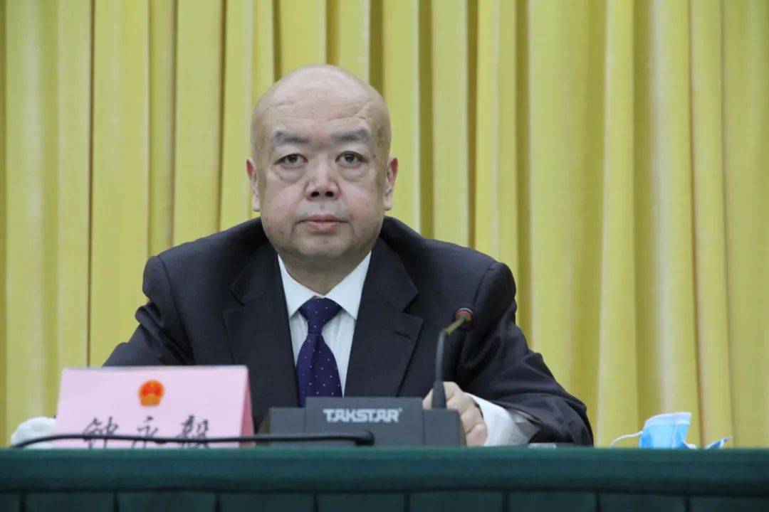 董沂峰在两会党员大会上要求发挥党员先锋模范作用确保两会圆满成功