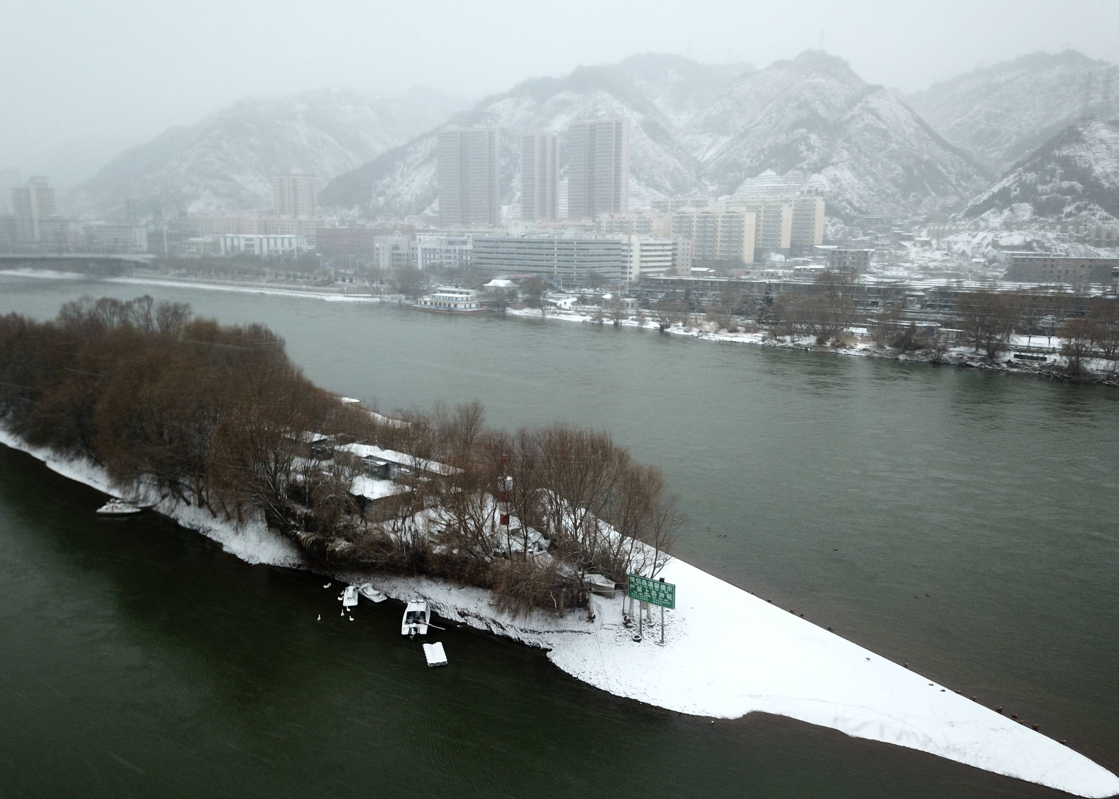 甘肃兰州雪景图片