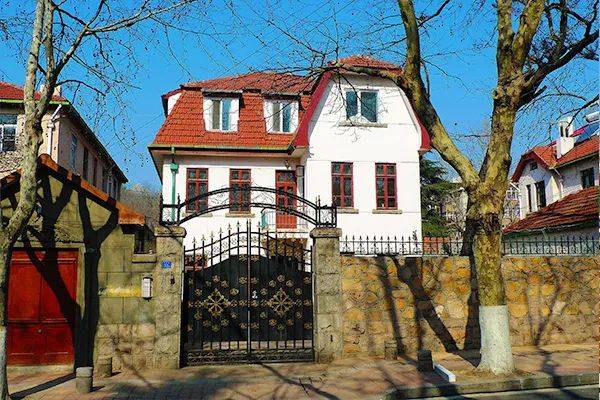 提起当年无数青岛人还是心潮澎湃,梁实秋,闻一多,沈从文等众多文化