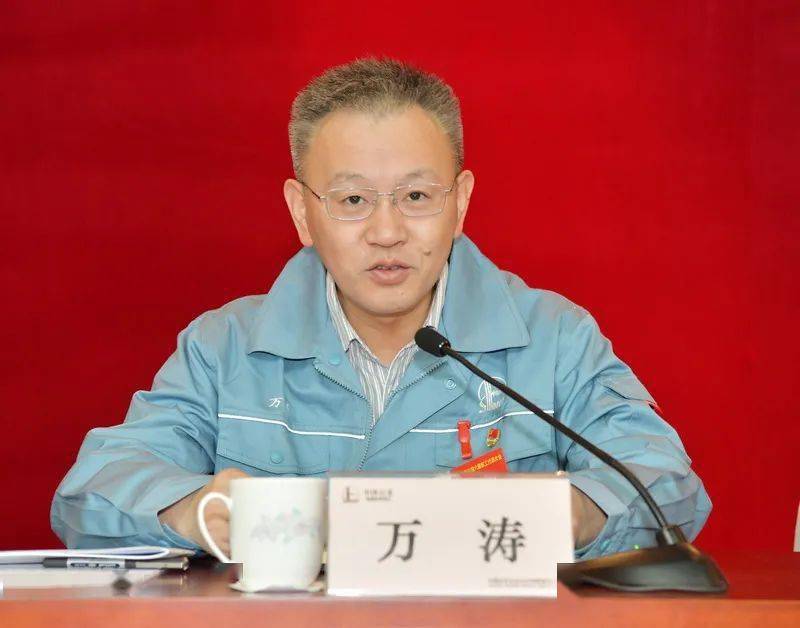 万涛强调,今年市场形势依然严峻复杂,竞争将更加激烈残酷,压力很大.